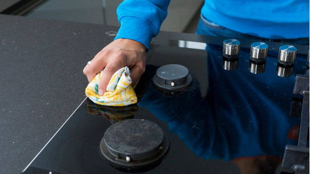 Clean glass on gas cooktop