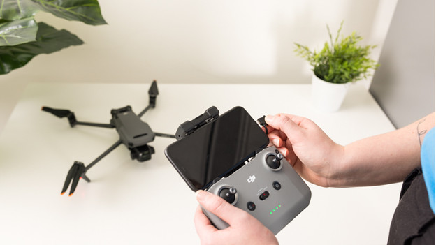 Manette DJI téléphone dans le support