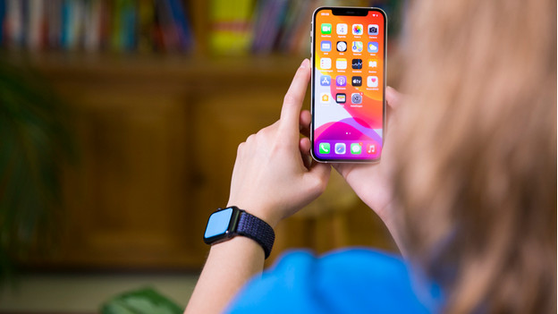 Apple Watch à côté de l'iPhone
