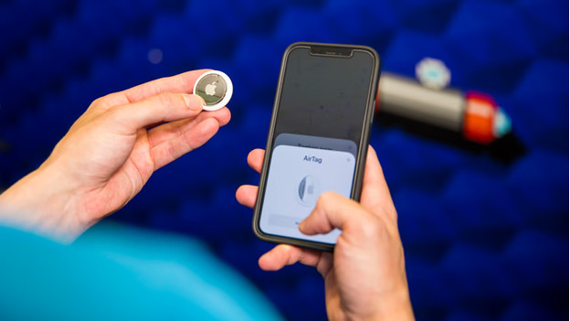 Verbind de AirTag met je Apple apparaat
