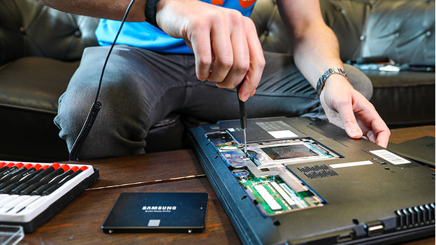 SSD verwijderen uit laptop