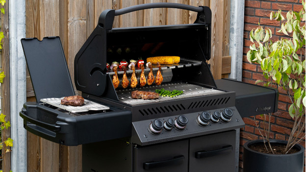 Infrared burner gas outdoor kitchen juicy meat
