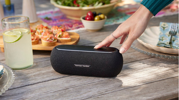 Turn on Harman Kardon speaker