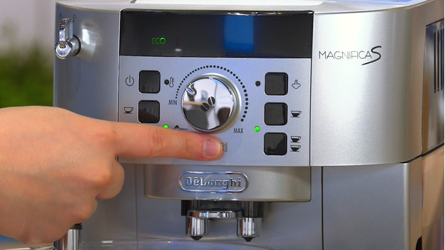 Comment installer un filtre sur une DeLonghi Magnifica S ?