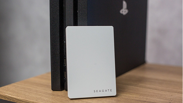 Externe harde schijf met PlayStation 4. 