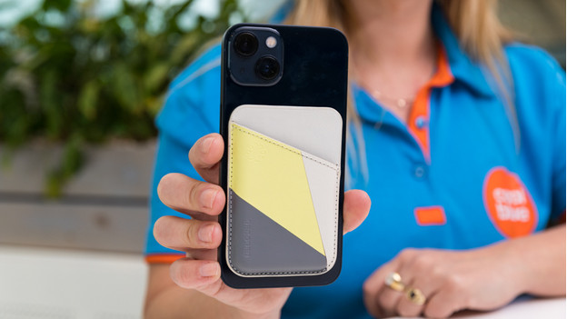 What's a MagSafe card wallet and how does it work? - Coolblue ...
