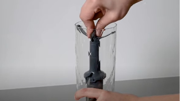 Comment placer le filtre à eau Claris Smart Mini dans votre Jura