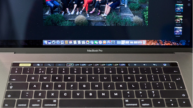 Foto's bewerken op Touch Bar MacBook. 