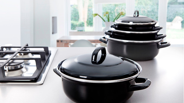 Different sizes of Dutch ovens