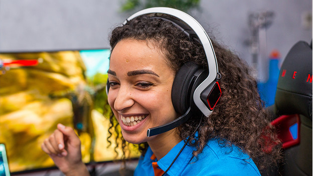 Expert with gaming headset