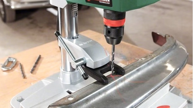 Pillar drill to drill in metal