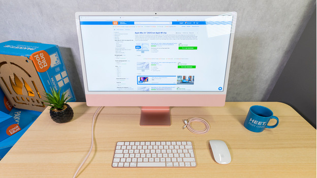 iMac setup met bijpassende kleuren