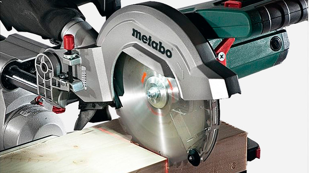 A radial arm saw with laser guide
