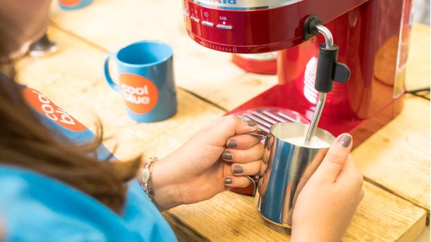 Faire mousser du lait avec la buse vapeur