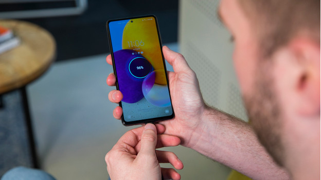 charger téléphone GSM à 100 %