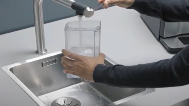 rincer le réservoir d'eau