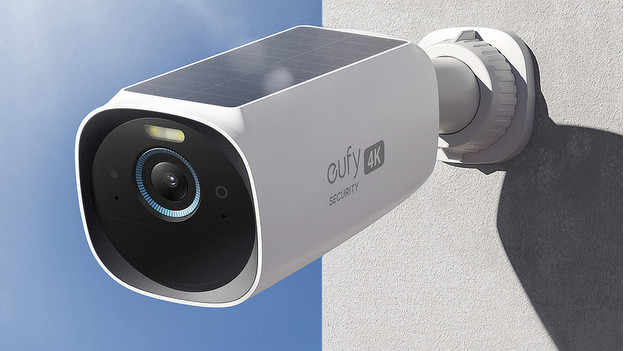 Outdoor IP camera with battery