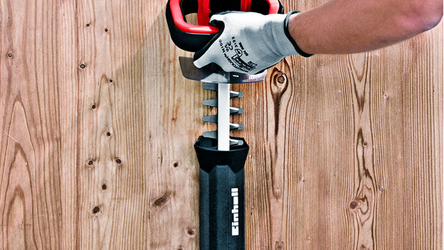 Store the hedge trimmer