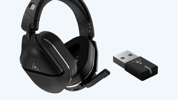 Headset and USB dongle for connecting