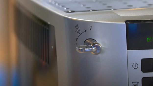 Comment installer un filtre sur une DeLonghi Magnifica S ?