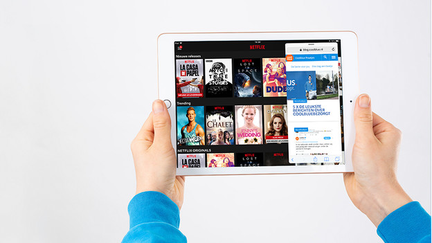 Multitask with the split-screen function on the iPad