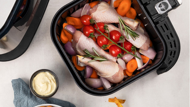 airfryer avec poulet et légumes