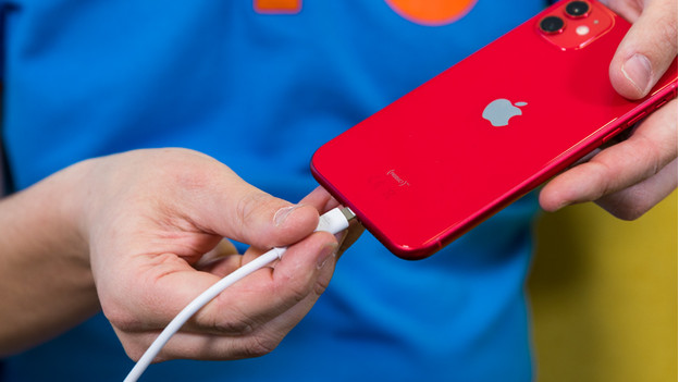 Comment choisir le bon chargeur pour votre Apple iPhone 13 ? - Coolblue -  tout pour un sourire