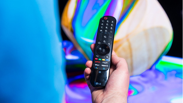 The Magic Remote remote of the LG C1 OLED TV