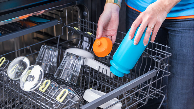 Plastic vaat droogt beter dankzij TurboDrying