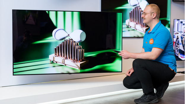 Viewing angle and reflections of the LG OLED B3 TV
