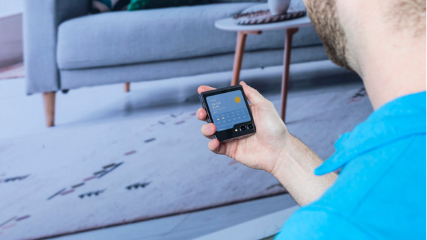 Smartphone pliable horizontalement