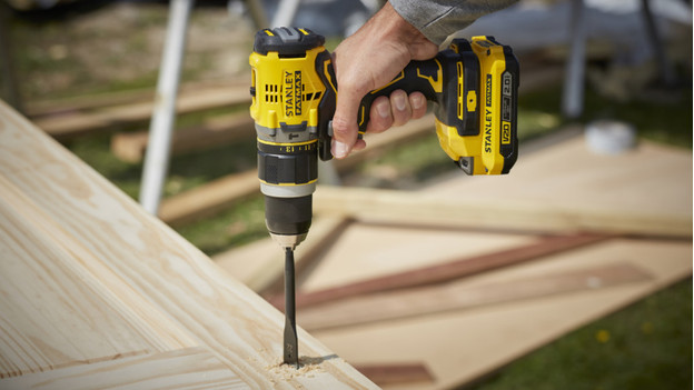 Boren in hout met een accuboormachine