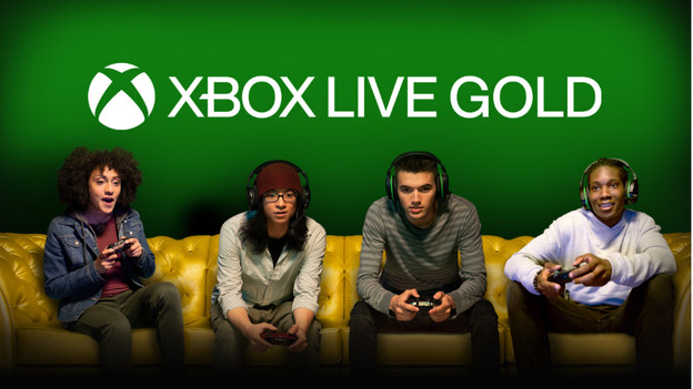 Xbox gamers op een bank.