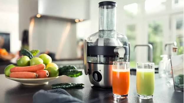 Juicer with juices