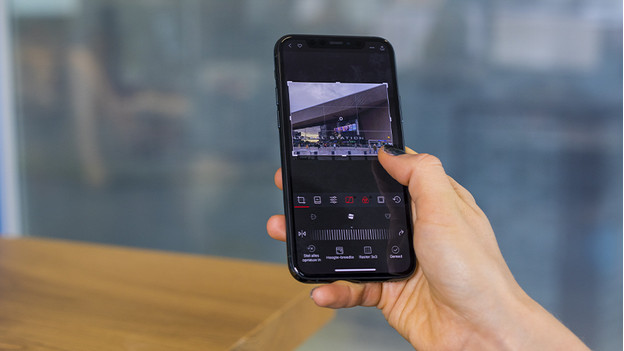 Apple iPhone 11 Pro portée du pouce