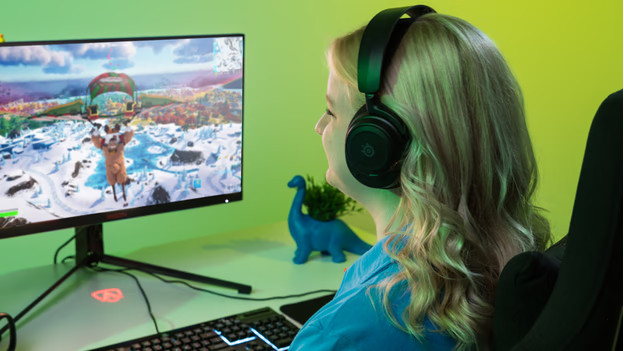 Spécialiste avec casque gamer.
