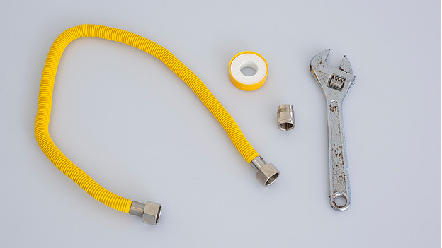 Connectez les accessoires de tuyau de gaz