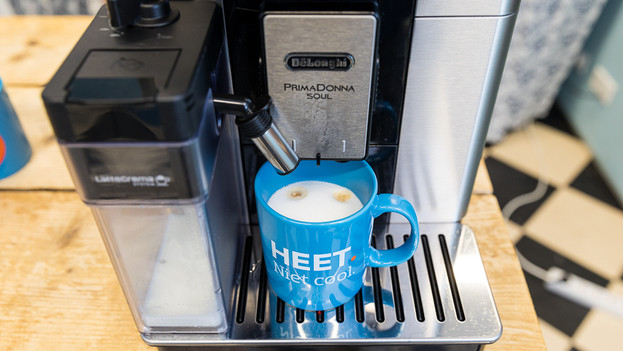 Comment faire mousser du lait avec une machine à café entièrement