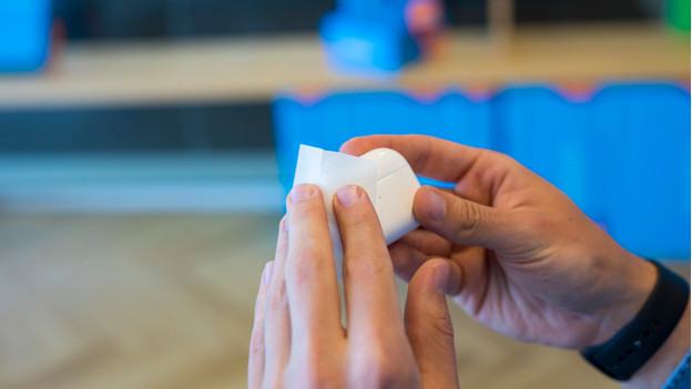 Oplaadcase buitenkant desinfecteren