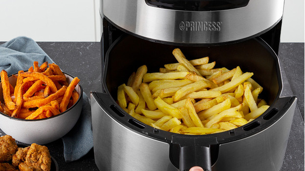 Airfryer with fries