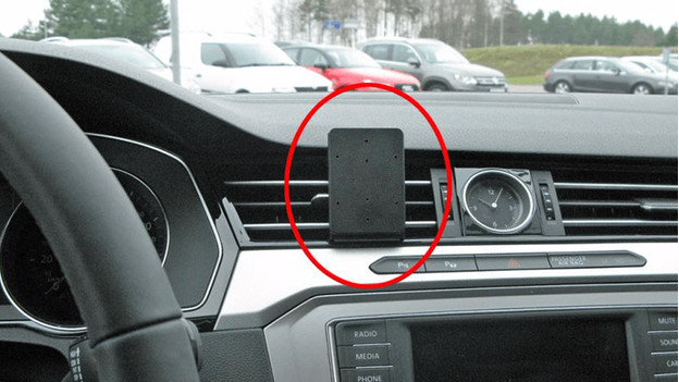 Passat b8 deals phone holder