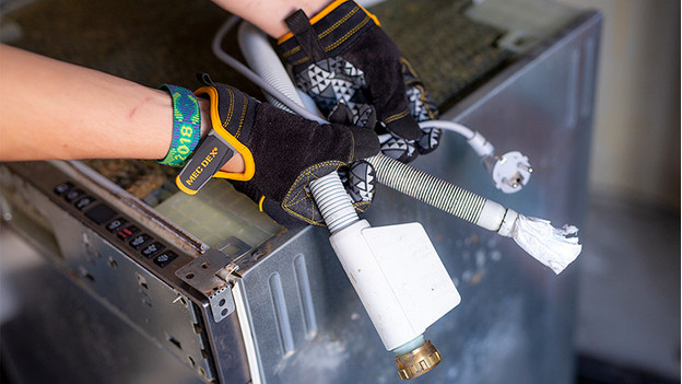 Connecting the dishwasher