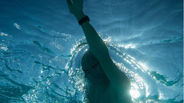 Montre natation : quelle montre connectée choisir pour nager ?