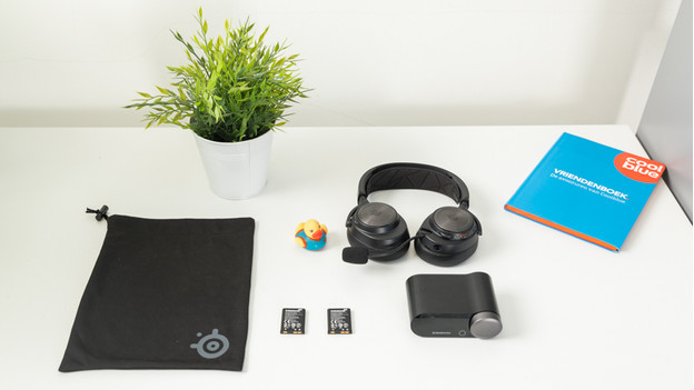 SteelSeries Arctis Nova Pro Wireless unboxed