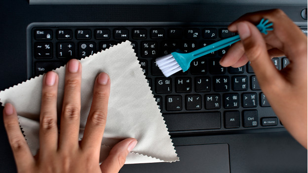 Nettoyer le clavier d'un ordinateur portable