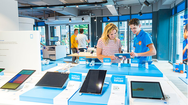 Découvrir des tablettes et recevoir des conseils dans un magasin Coolblue