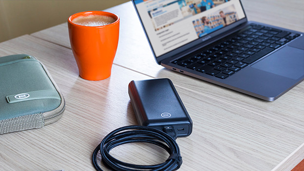 Charger un ordinateur portable avec USB-C avec une batterie externe