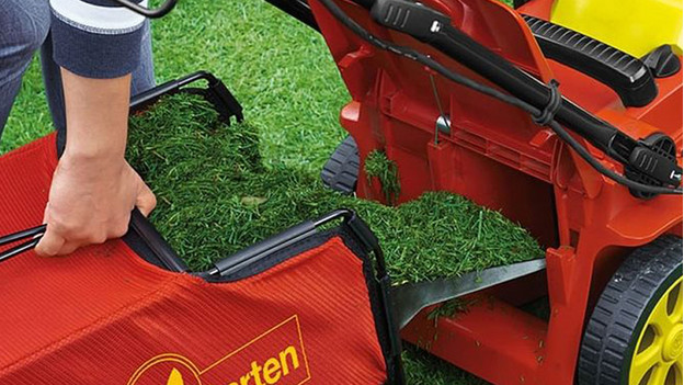 Vider le sac de ramassage d'herbe