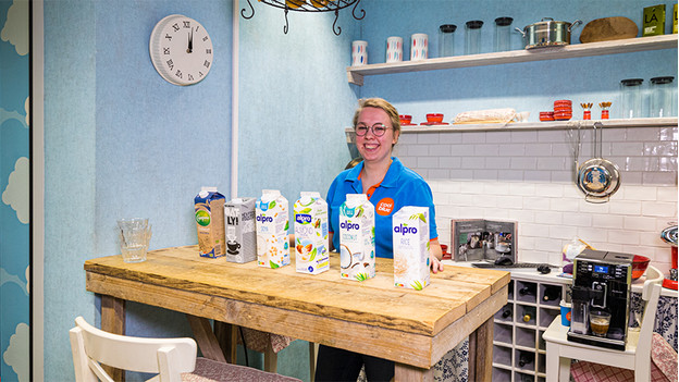 Comment faire mousser du lait avec une machine à café entièrement  automatique ? - Coolblue - tout pour un sourire