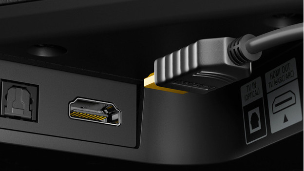 Câble HDMI dans une barre de son avec port HDMI